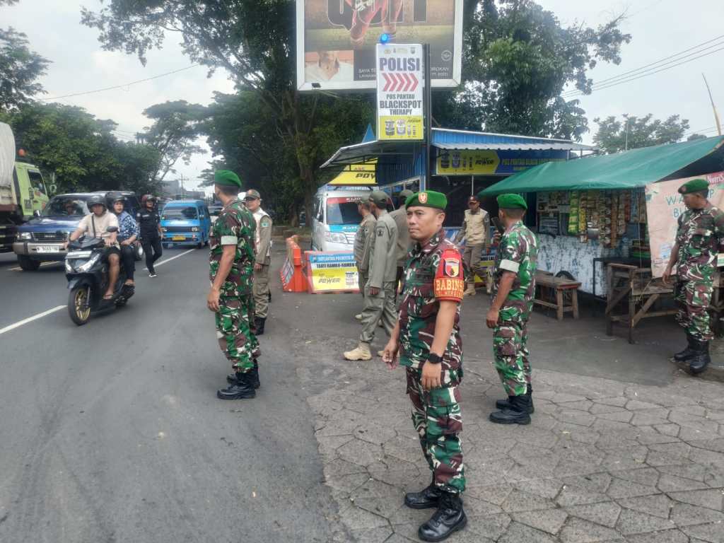 Ciptakan Kondusifitas Wilayah, Kodim 0833/Kota Malang Kerahkan Personel Ikuti Patroli&nbsp;Bersama