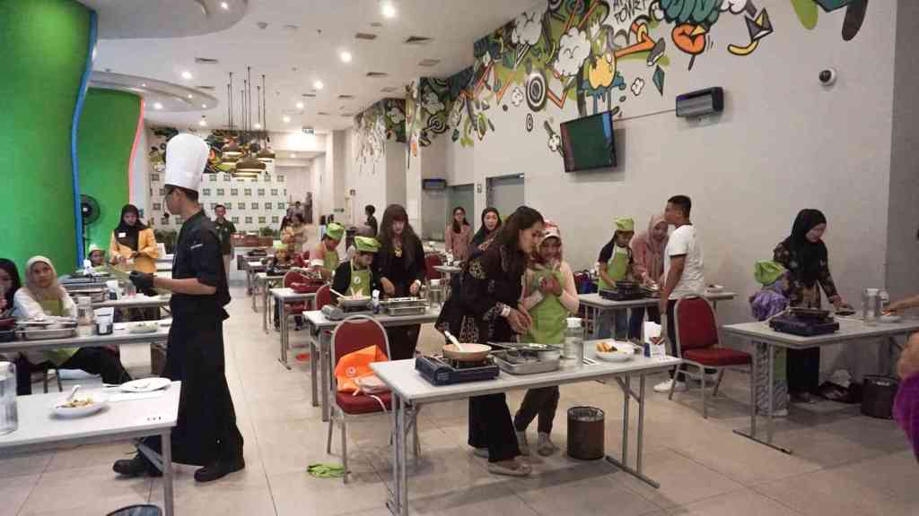 Meriahkan Hari Kartini, Ibis Styles Malang Gelar Lomba Masak Bersama MOM dan&nbsp;KiDS