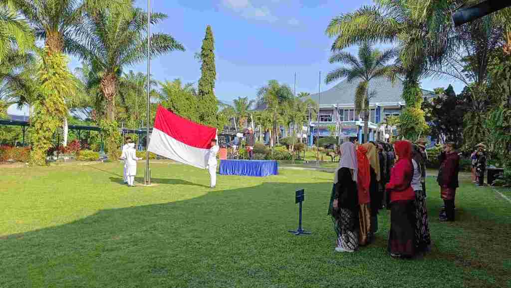 Kenakan Baju Adat Daerah Nusantara Polinema Gelar Upacara Hardiknas&nbsp;2024