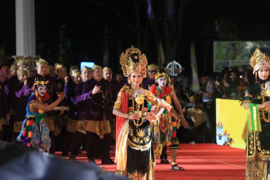 Parade Pratnyaparamita ing Malang Meriahkan Karnaval Budaya Nusantara Apeksi&nbsp;2024