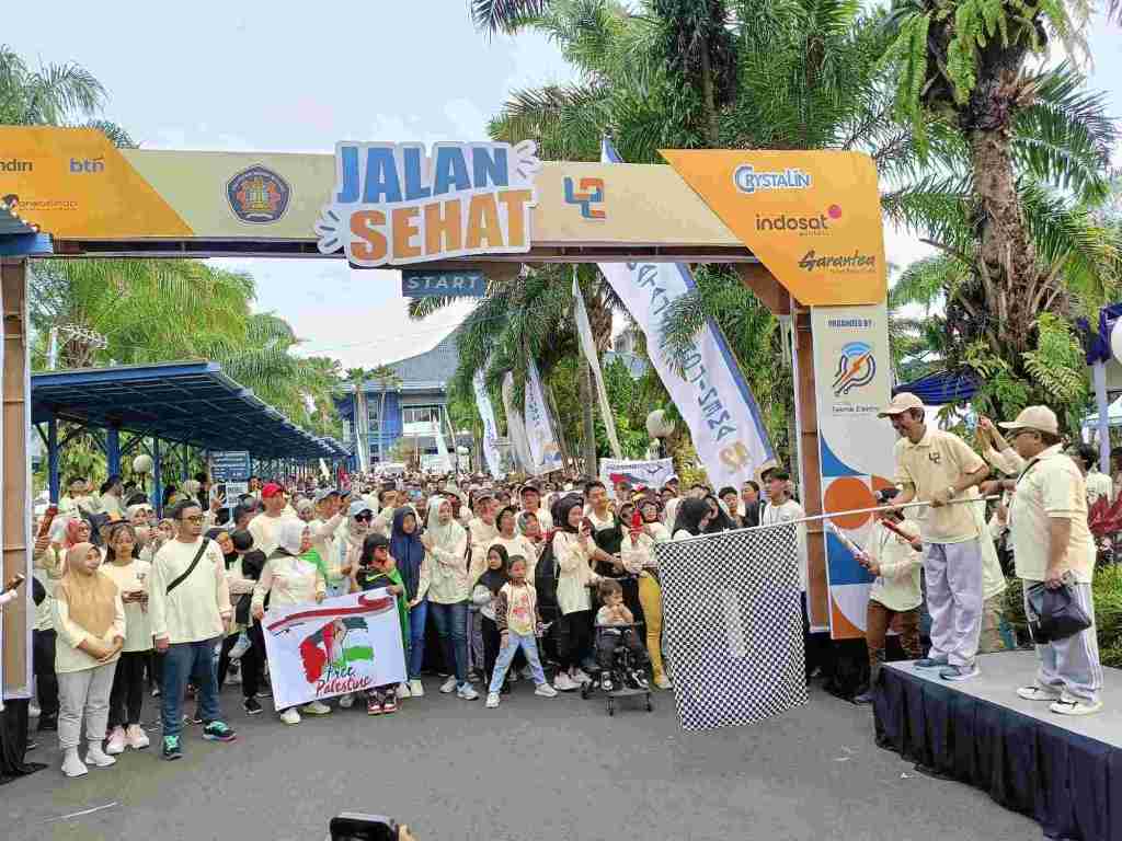 Dies Natalis 42 Polinema Ajak Ribuan Keluarga Besar Jalan Sehat&nbsp;Bareng