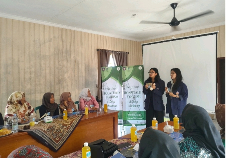 Kembangkan Wisata Hijau PKM Polinema Beri Pelatihan Hospitality English dan Educational Tourism di Desa Tulus&nbsp;Besar
