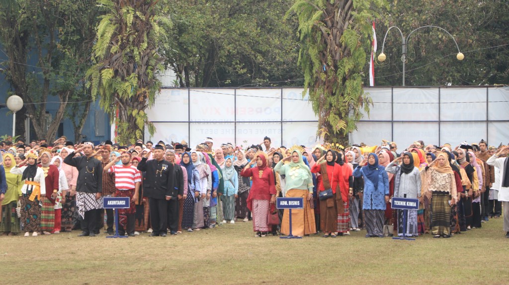 Berpakaian Adat, Polinema Gelar Upacara HUT RI&nbsp;-79