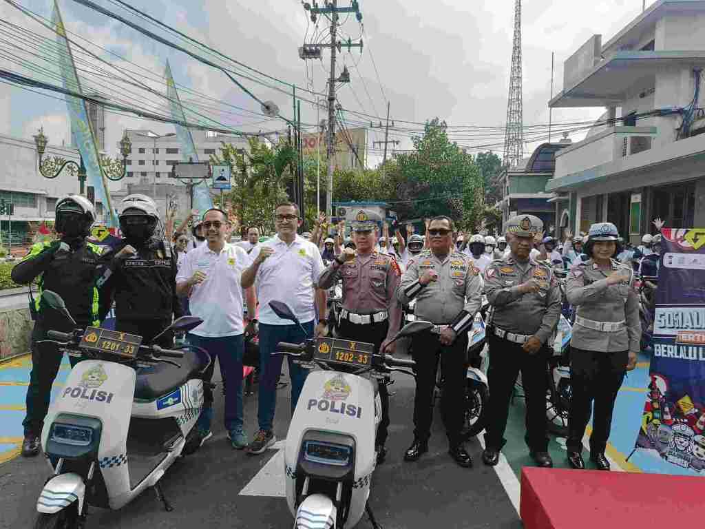 PLN UID Jatim Gandeng Komunitas Motor Listrik Malang Peringati Harpelnas dengan Konvoi&nbsp;Molis